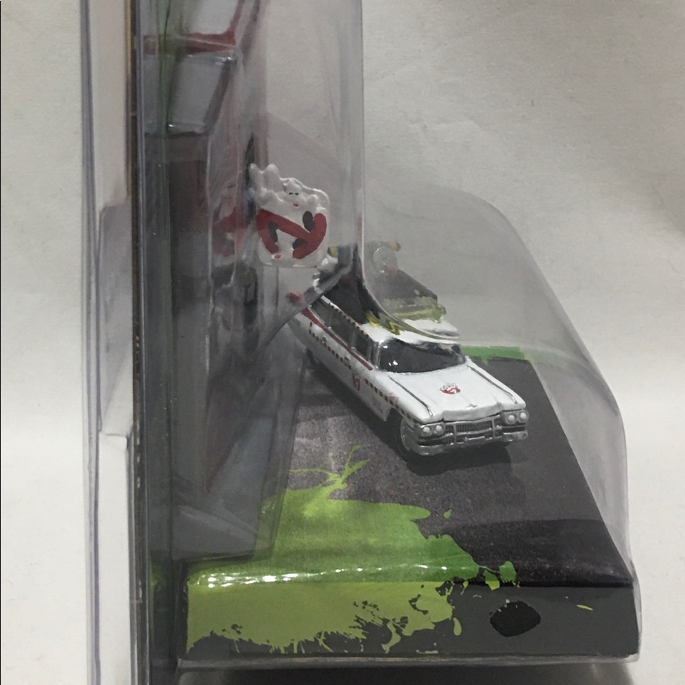 2018 Ghostbusters Ecto 1A 1959 Cadillac 1:64 Scale Johnny Lightning NIP - Picture 5 of 10